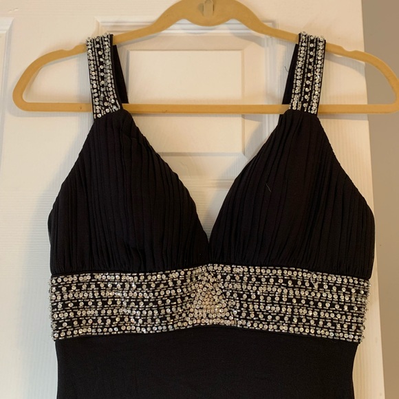 ❄️Maxi Dress - Picture 2 of 5